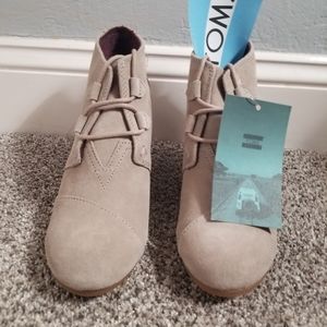 Toms Kala Suede shoes size 8
